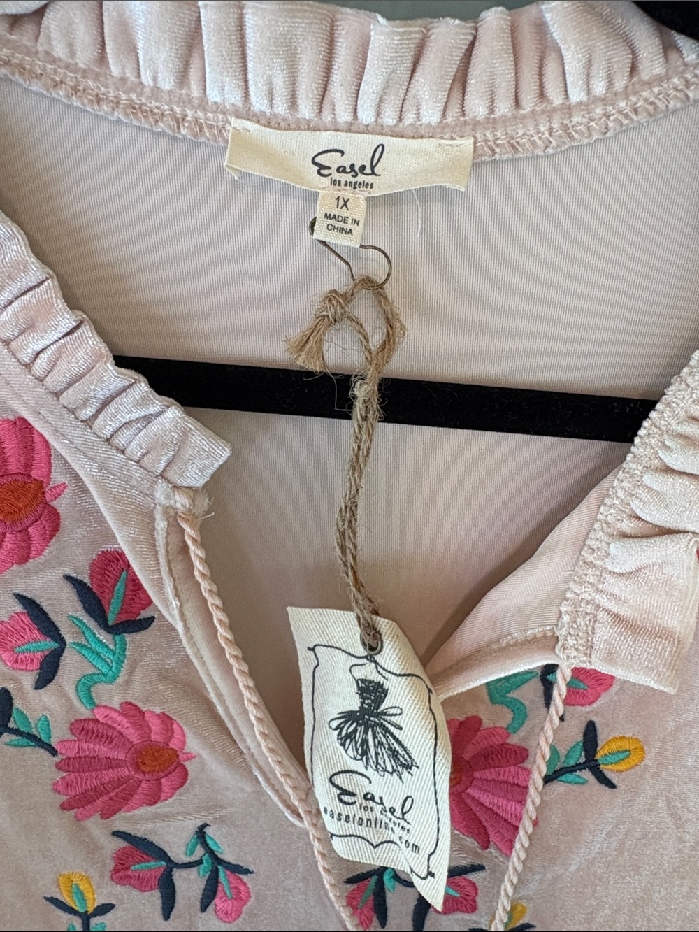 NWT easel Pale Blush Velvet Tunic with Pink & Yellow Floral Embroidery - Picture 4 of 4